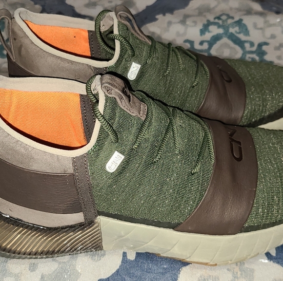 Shoes - Picture 2 of 5